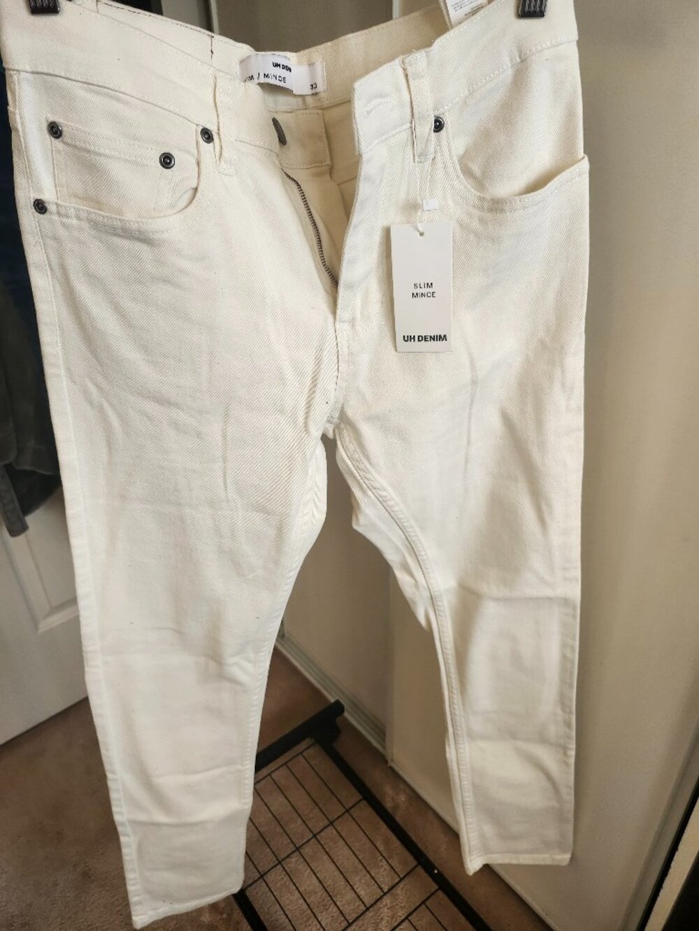 JEANS  COLOR WHITE   SIZE 30
